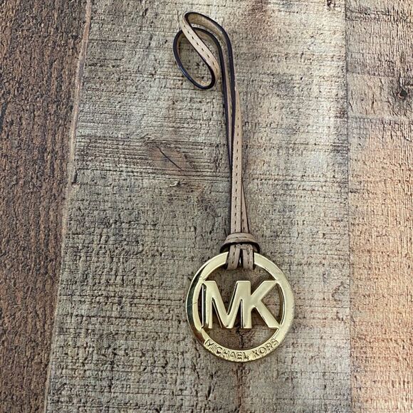 MICHAEL KORS Medallion Hang Charm Key Chain Gold Logo Purse Coat FOB - Picture 1 of 6